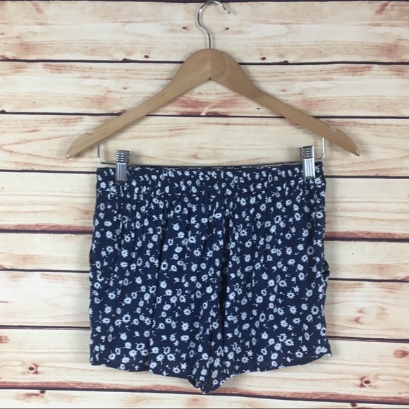 Urban Outfitters Pleated Waist Shorts Floral M - Picture 6 of 13